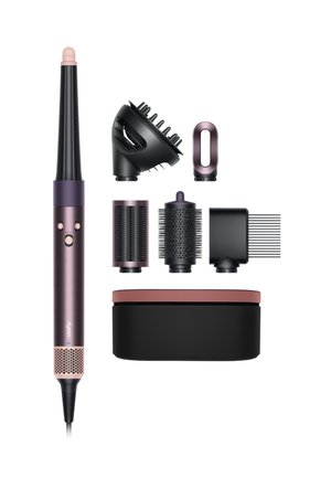 Hårstylingsverktyg med sex avtagbara tillbehör inklusive locktång, diffuser, runda borstar, kam och förvaringslåda.