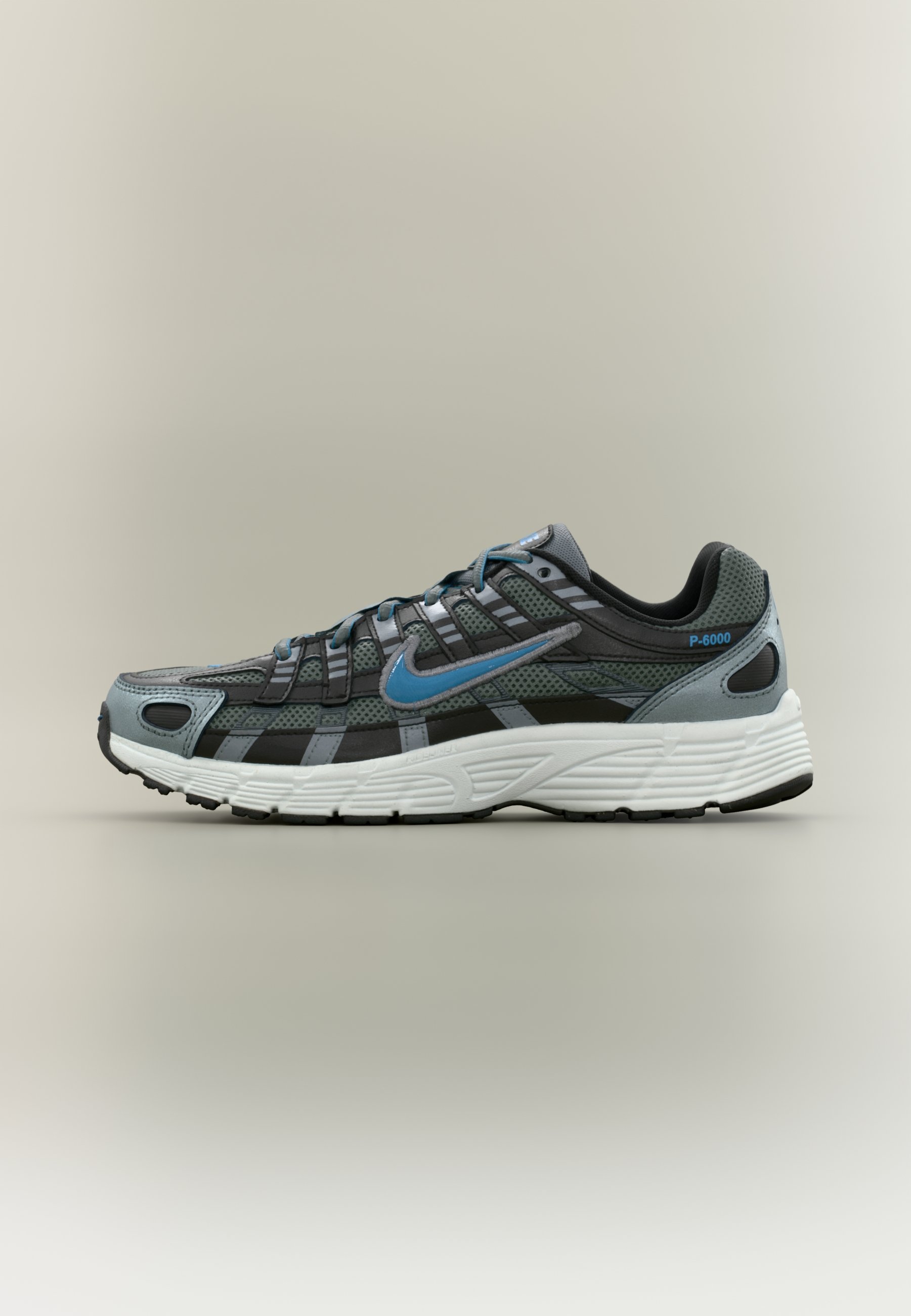 nike trainers coloured