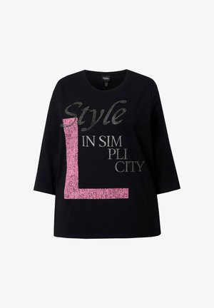 Czarna bawełniana koszulka z rękawami do łokcia, z srebrno-różowym napisem, podkreślającym "Style" i "L" pogrubioną czcionką.