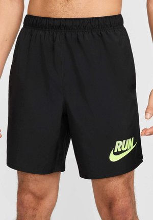 Pantalones cortos de correr negros con cintura elástica y un logotipo en neón amarillo que dice "RUN". Hechos de material ligero, con una textura suave.