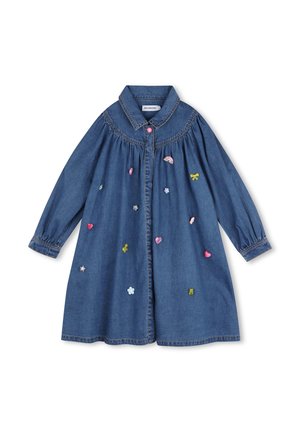 Vestito di denim blu a maniche lunghe con colletto, chiusura frontale con bottoni e piccole toppe ricamate colorate, inclusi cuori, fiori e fiocchi.