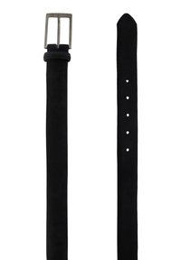 Juodas zomšinis diržas su stačiakampiu sidabro metalo užsegimu. Diržas turi lygų paviršių ir penkias skylutes dydžio reguliavimui.