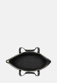 Czarna skórzana torba tote z wyraźną teksturą, złotym zamknięciem na zamek i przestronnym wnętrzem wyłożonym czarnym materiałem. Podwójne uchwyty.