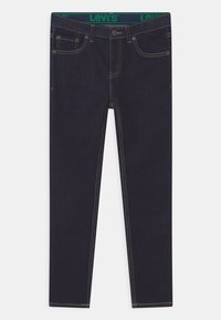 Jeans Levi's azul oscuro con cintura verde y diseño clásico de cinco bolsillos. La tela tiene detalles de costura visibles.