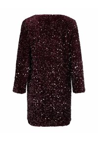 Tumši violeta mini kleita ar garām piedurknēm, pilnībā klāta ar spīdīgām spīguļām, ar taisnu siluetu un apaļu kakla izgriezumu.