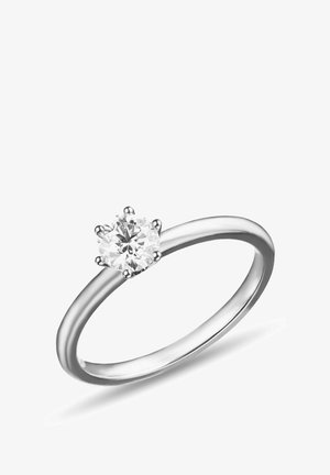 Silberfarbener Ring mit einem einzelnen runden klaren Diamanten, der in sechs Krappen auf einem glatten, schlanken Band gefasst ist. Minimalistisches Design mit polierter Oberfläche.