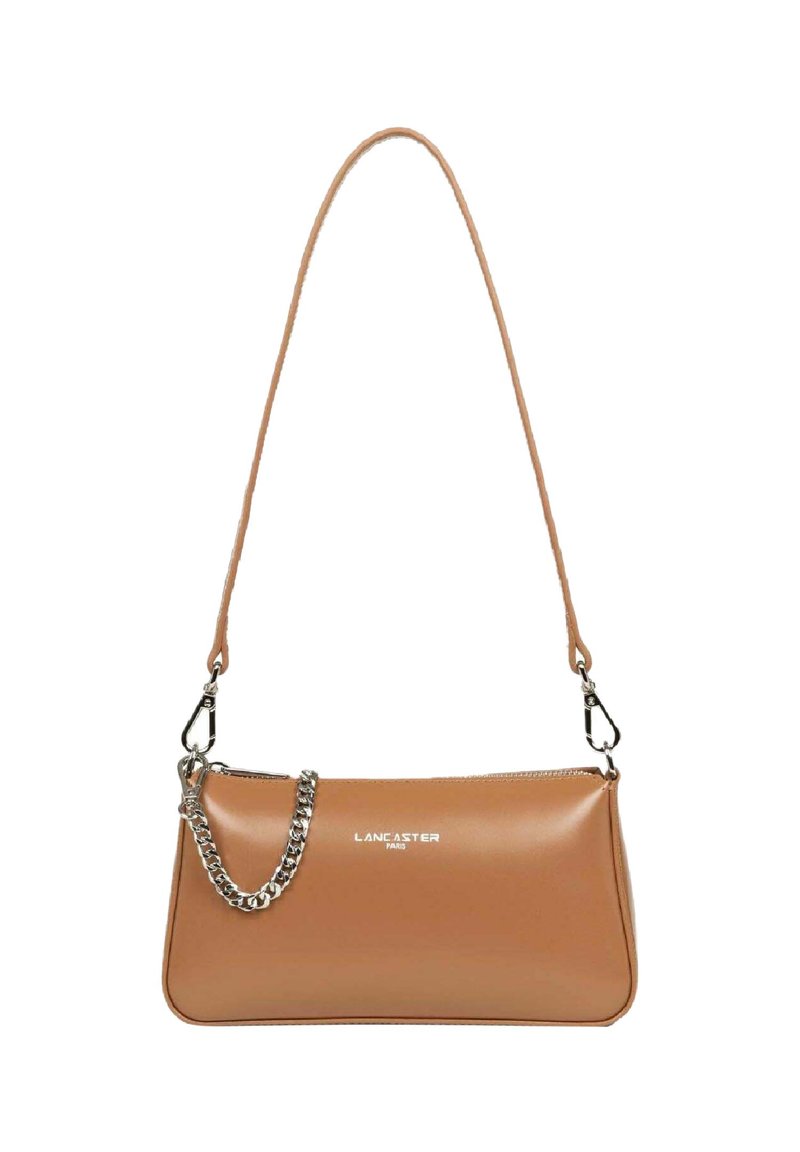 Borsa a spalla sintetica tan con design elegante, accentuata da una catena argento e logo impresso. Caratterizzata da una silhouette slanciata e tracolla rimovibile.