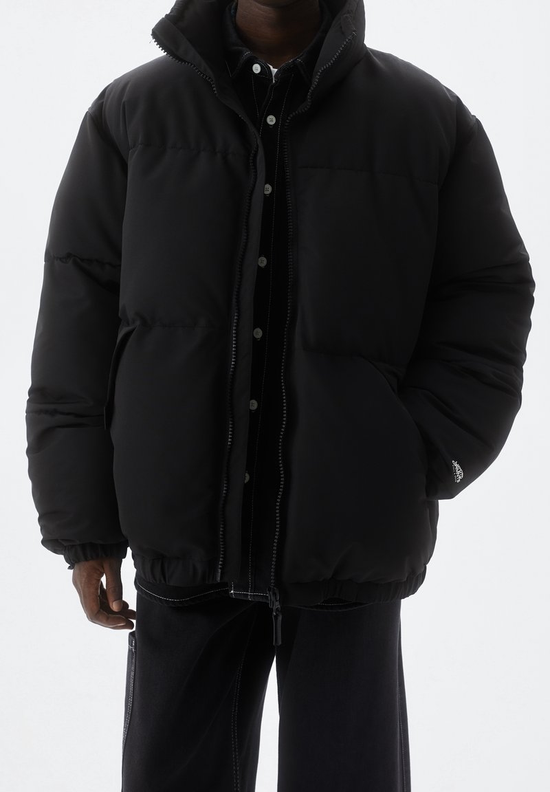 PULL&BEAR Zimní bunda - black