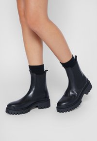 Pavement MALOU - Bottines - black