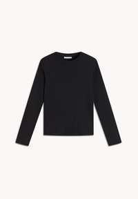 Czarna bawełniana koszula z długim rękawem, o okrągłym dekolcie i dopasowanym kroju, charakteryzująca się gładką fakturą i brakiem widocznych logo lub wzorów.