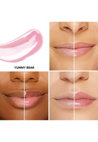 Lippenbalsem met het etiket "Yummy Bear" met een glanzende roze textuur, getoond op een swatch en met drie lipvariaties in verschillende huidskleuren.