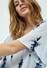 Desires BINA SHORT SLEEVE SMOCK  - Blūze - dusty blue print