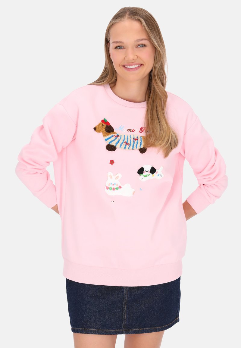 Sudadera rosa con animales de dibujos animados bordados, incluyendo un perro salchicha y un conejo, con cuello redondo y puños acanalados.