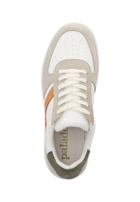 Sneaker with a white leather upper, beige suede accents, and a brown stripe. Features perforations and cream laces. Logo on insole.