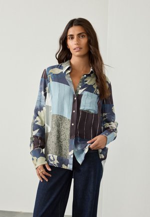 Next REGULAR FIT - LONG SLEEVE - Camicia - blue abstract spliced print