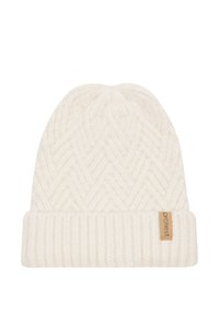 Witte gebreide beanie met een verheven visgraatmotief en geribde manchet. Een klein bruin label met "protest" is op de manchet gestikt.