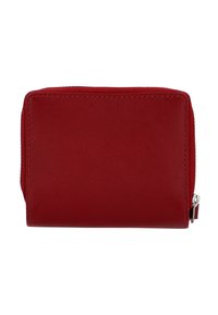 Czerwony skórzany portfel o gładkiej teksturze, prostokątnym kształcie, zamknięciu na zamek oraz minimalnych detalach szycia. Przód jest gładki, bez ozdób.