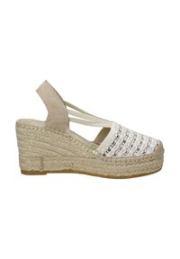 Sandalo con zeppa realizzato in tessuto bianco intrecciato e suede beige, caratterizzato da una suola avvolta in juta, una fascia elastica e un design con retro chiuso.