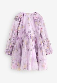 Lavendelfarbenes Kleid aus transparenter Stoff mit floralem Druck. Es hat lange Rüscheärmel, einen gestuften Rock und dekorative herzförmige Knöpfe.