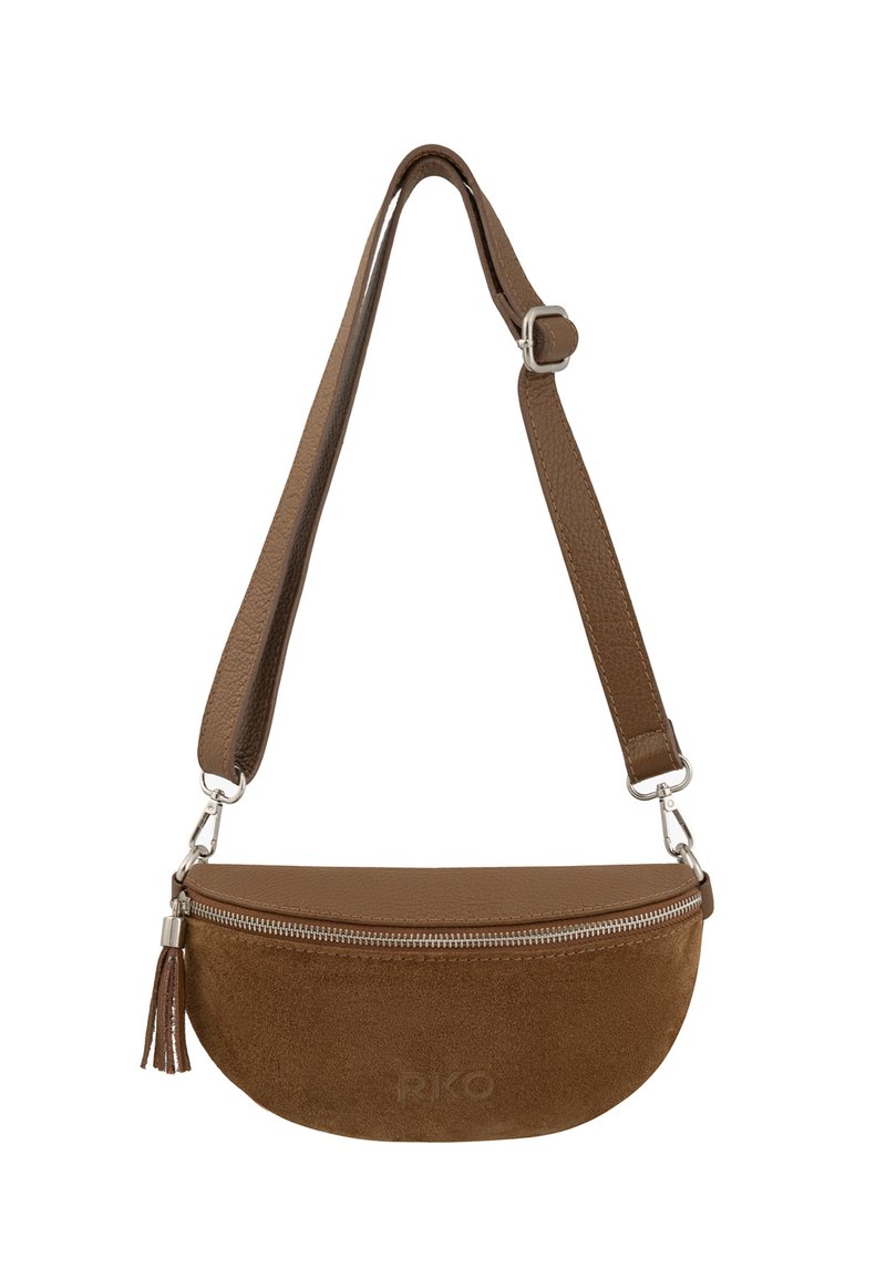 Bolso cruzado de ante y cuero marrón con forma redondeada, cremallera plateada y un adorno de borla. Correa ajustable para un uso versátil.