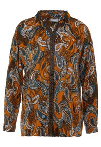 Camicia a maniche lunghe con un vivace motivo paisley arancione e blu, dotata di una patta dei bottoni visibile e colletto.
