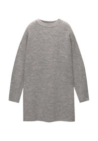 Robe grise en maille avec un col rond, des manches longues, une texture côtelée et une coupe ample, avec des fentes sur les côtés à l'ourlet.