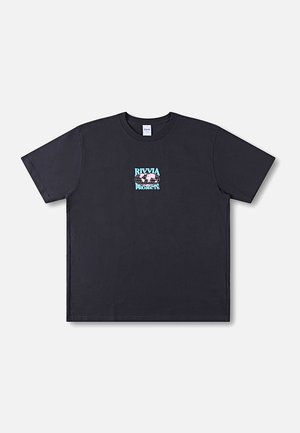 Černé tričko s krátkým rukávem z bavlny s vícebarevným potiskem „RIVVIA PROJECTS“ na hrudi. Klasický kulatý výstřih.