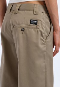 Dr.Denim HILL - Trousers - khaki