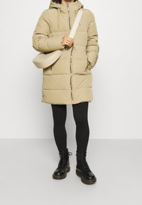 ONLY Petite Abrigo de invierno - off-white