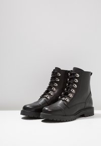 Zign Bottines à lacets - black