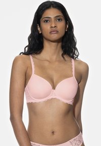 Ljust rosa bh med släta vadderade kupor och spetsdetaljer. Justerbara banden och blommig spets längs med bandet. Enkelt och strukturerat design.