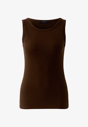 Ärmelloses braunes, geripptes Strick-Top mit rundem Ausschnitt, figurbetonter Silhouette und kleinem schwarzem Etikett an der inneren Rückseite des Kragens.