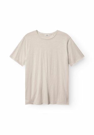 Kurzärmliges, hellbeiges T-Shirt aus einem weichen, strukturierten Stoff mit Rundhalsausschnitt und einem unregelmäßigen Saum. Keine sichtbare Markenkennzeichnung.