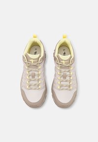 Lightweight beige sneakers with mesh fabric, yellow accents, and textured rubber soles. Features reinforced toe cap and supportive heel. Size 37.