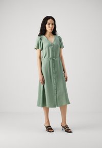 Vero Moda Tall - VMJOSIE SHIRT DRESS - Haljina-majica - hedge green Minijatura 1