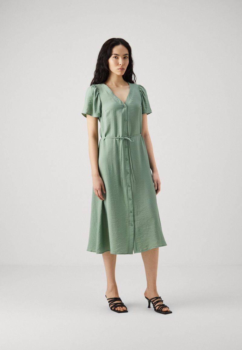 Vero Moda Tall - VMJOSIE SHIRT DRESS - Haljina-majica - hedge green, Povećaj