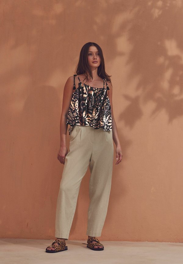 REGULAR FIT - TASSEL SLEEVELESS CAMI - Top