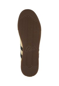 Sole sneakeru Gant, hnědá guma s vzorem zigzag, označená logem "Gant" a velikostí "37" pro přilnavost a odolnost.