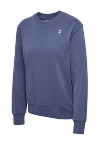 Blauw sweatshirt met lange mouwen en ronde hals, met geribbelde manchetten en zoom, met een klein wit dubbel-chevronlogo op de bovenste linkerborst.