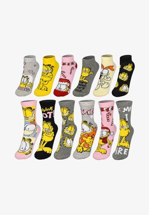 Calzini assortiti a tema Garfield in vari colori e modelli. I materiali includono miscele di cotone; i design presentano grafiche di cartoni animati e testi.
