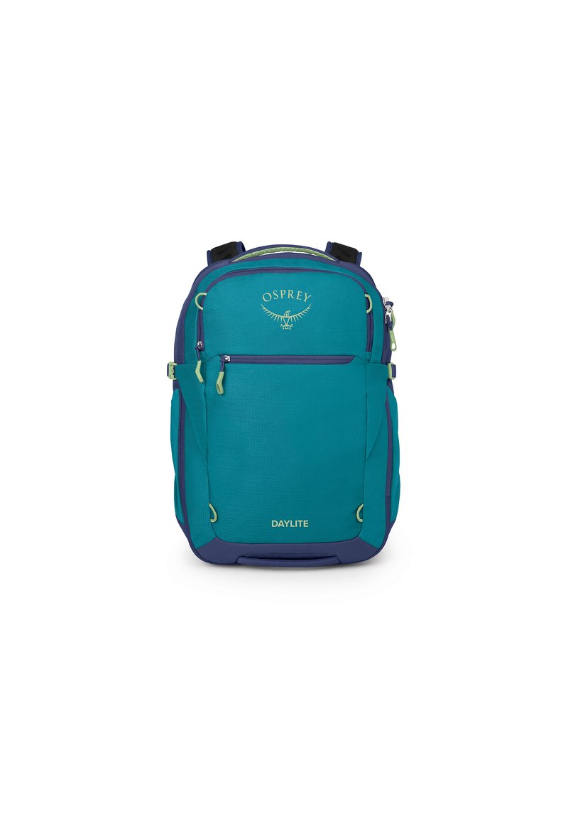 Mochila en tonos verde azulado y azul marino con un acabado texturizado, que presenta un logotipo en la parte superior, compartimentos con cremallera, correas ajustables y acentos reforzados.