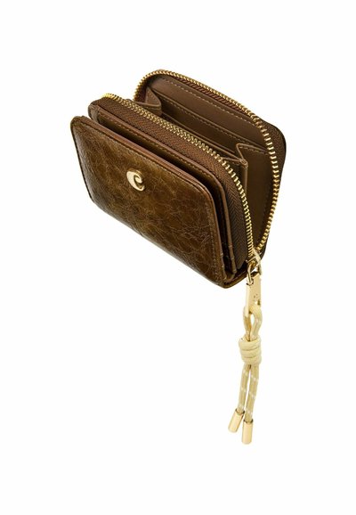 Braune Leder-Geldbörse mit Rundum-Reißverschluss, mehreren Fächern und einem goldfarbenen Reißverschlussanhänger, der an einer beigen Kordelschlaufe befestigt ist.