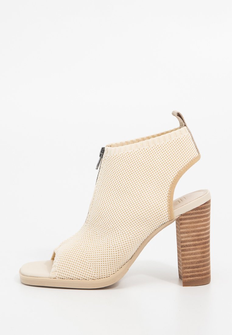 G-Star Sandalen met enkelbandjes zandkleur