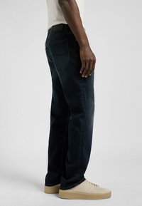 Lee WEST - Jean boyfriend - below