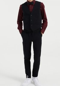 WE Fashion SLIM FIT GILET - Kostymväst - black