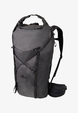 Zwarte rugzak met een oprol ontwerp, gemaakt van duurzaam materiaal. Beschikt over verstelbare banden, een mesh achterkant en externe ritszakken.
