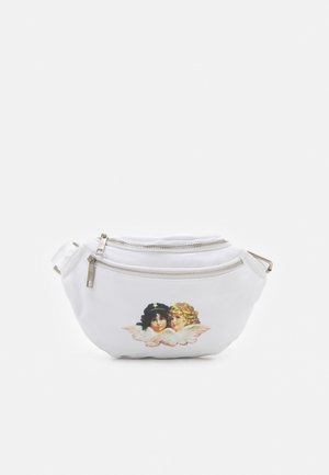 Borsa in tessuto bianco dalla forma curva, con due angeli stampati sulla parte frontale. Presenta due cerniere argentate e una superficie texture.