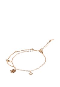 Arany színű karkötő, amely finom láncszemekből, virág alakú charm-ból és gyémánt alakú medálból áll, amely kisméretű kövekkel díszített. Állítható kapoccsal a méret beállításához.