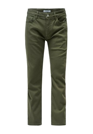 Vaqueros de corte recto para hombre en verde oliva con bolsillos delanteros, trabillas para cinturón, cierre de botones y etiqueta de marca visible en la cintura.