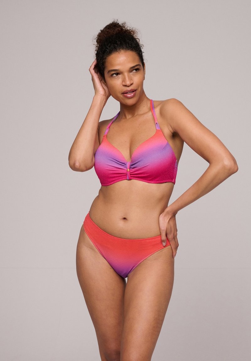 Tvådelad bikini med en gradientfärg som övergår från rosa till orange. Toppdelen har en tvistdesign och justerbara axelband.